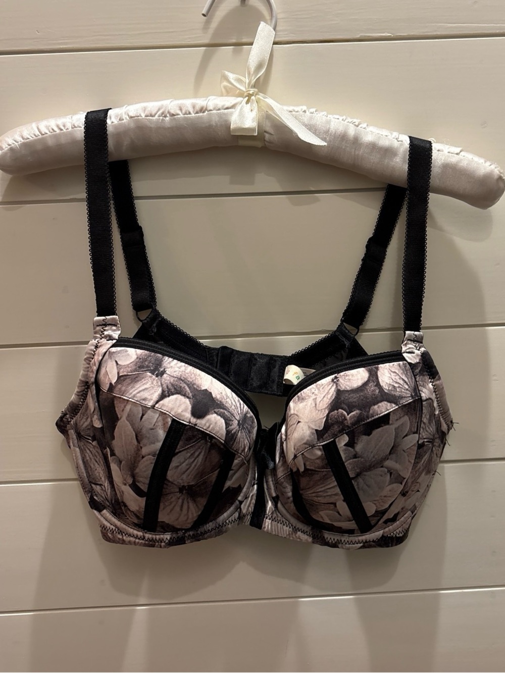 Floral Underwire Bra with Black Accents — Pink & Black